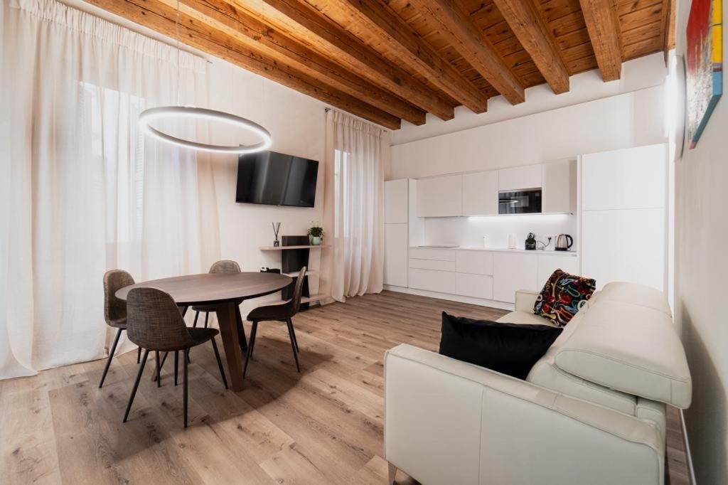 Flores Home Верона Екстер'єр фото